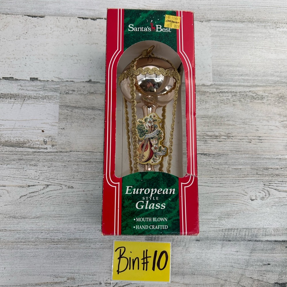 MISTLETOE MAGIC EUROPEAN STYLE HAND BLOWN GLASS  ORNAMENT